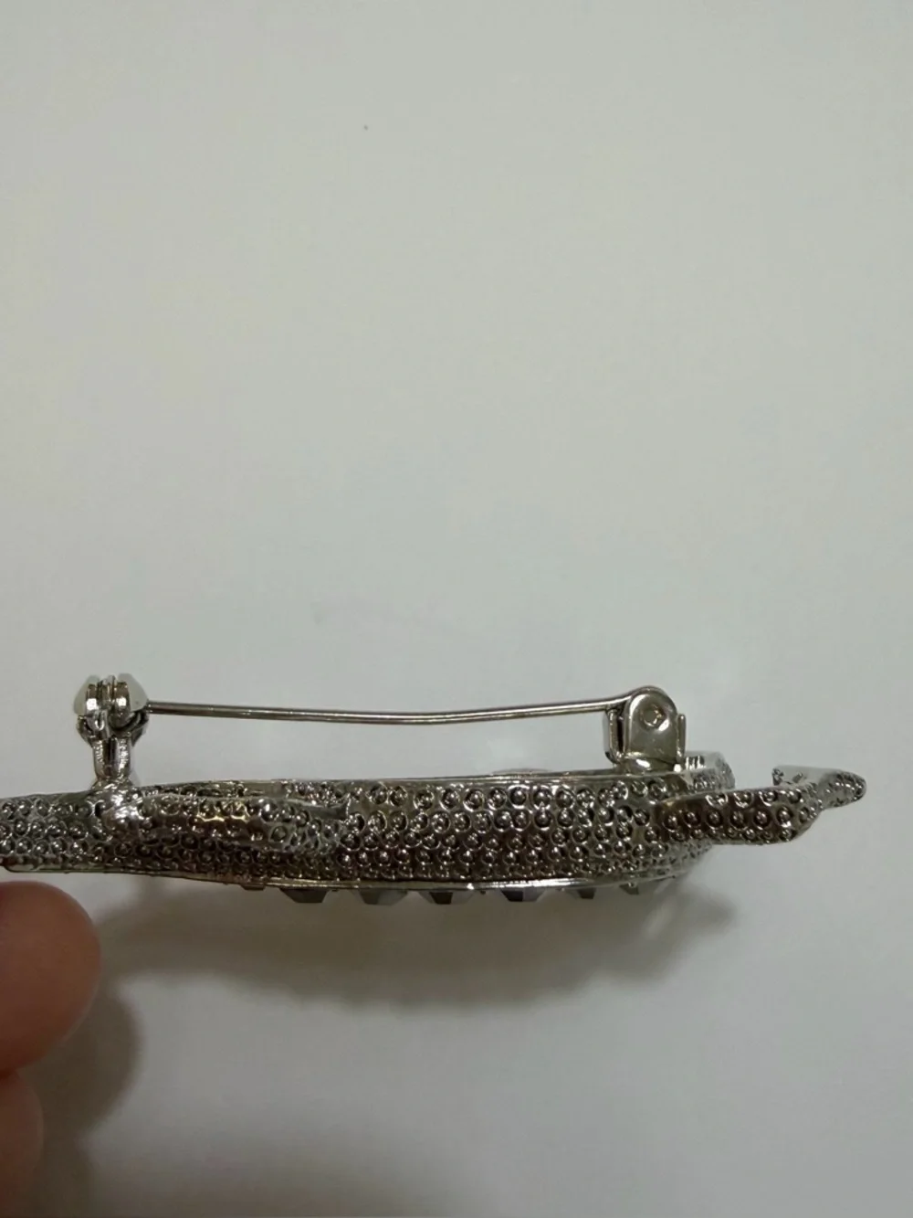 Vintage Liz Claiborne Gecko Lizard Gemstone Silver Toned Brooch Pin